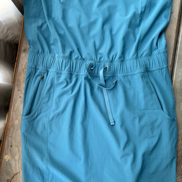 Patagonia Fleetwith athletic dress | size medium - Picture 2 of 6